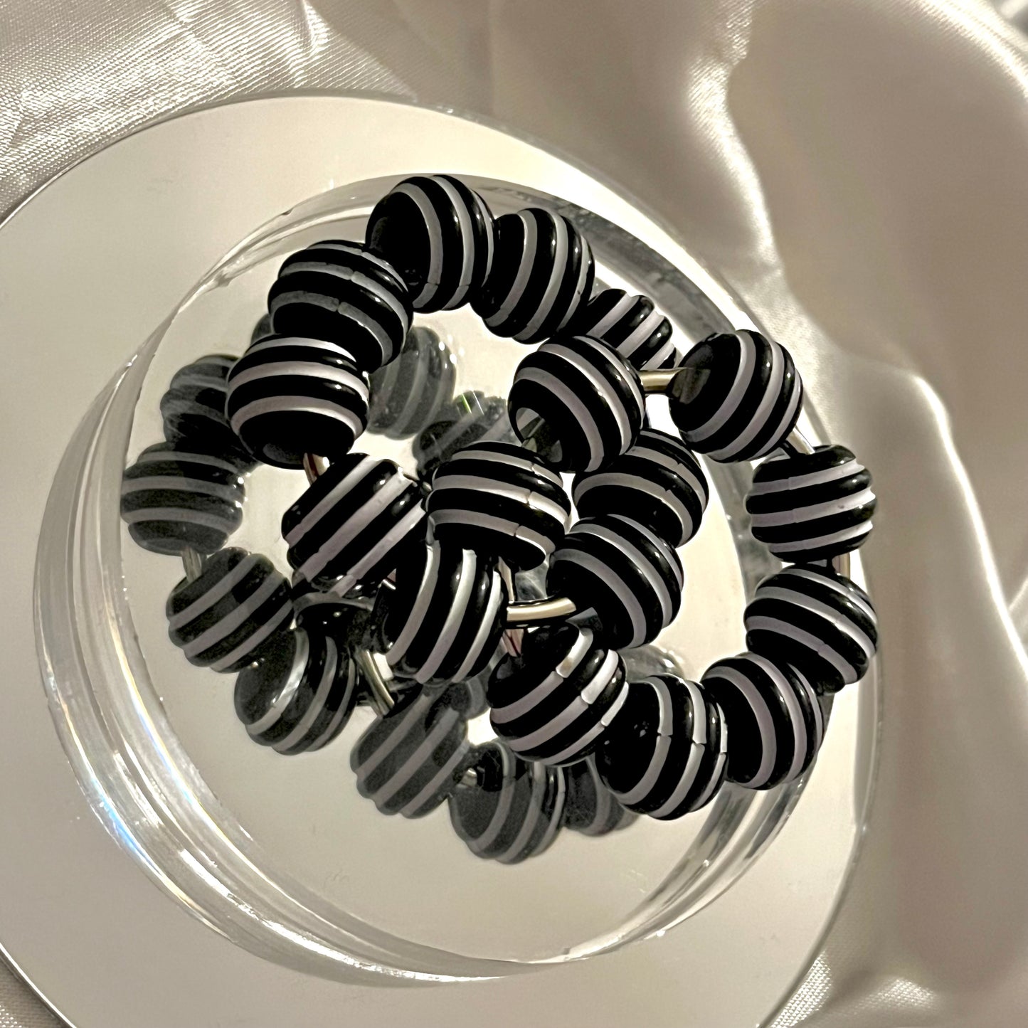 B&W Double Fidget loop